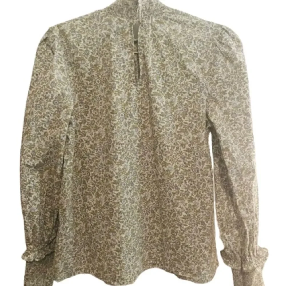 TUCKERNUCK Hyacinth House  Floral Puff Sleeve Blouse with Mandarin Collar